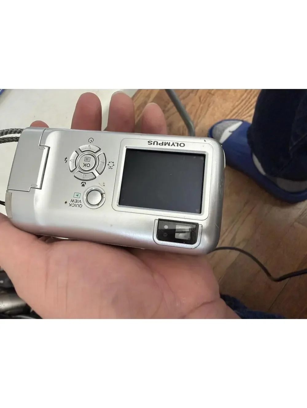 Olympus CAMEDIA D-580 Zoom 4.0MP Digital Camera - Silver With Box